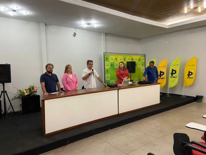 Detran, em parceria com a Sesapi, capacita mais de 100 motoristas com curso de direção defensiva