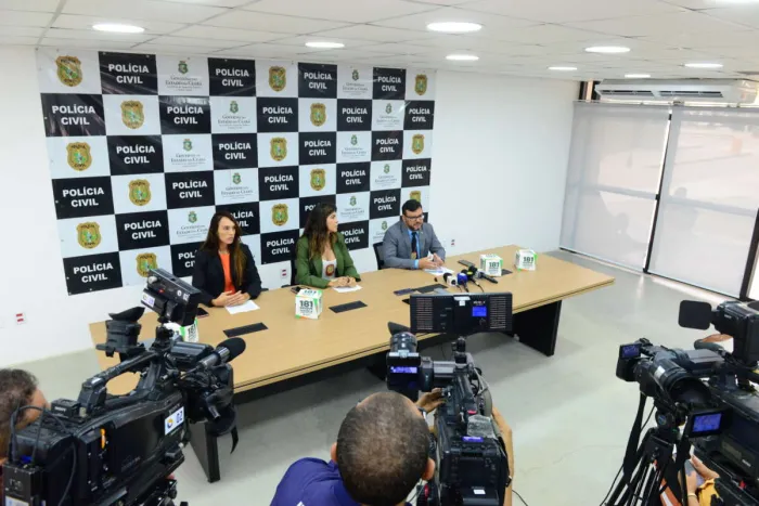 Polícia Civil desarticula grupo criminoso com atuação internacional, sequestra imóvel e apreende automóveis e joias de luxo