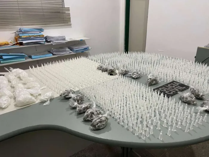 Polícia Civil apreende mais de dois mil pinos de cocaína e mais 350 gramas de maconha em Quixeramobim
