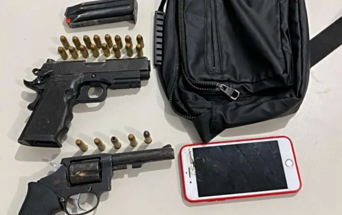 PCCE captura suspeitos de integrar um grupo criminoso em Caucaia e apreende armas e munições