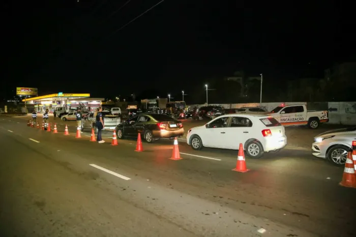 Detran-AM: Equipe de Fiscalização autua mais de 350 veículos por infrações cometidas no final de semana