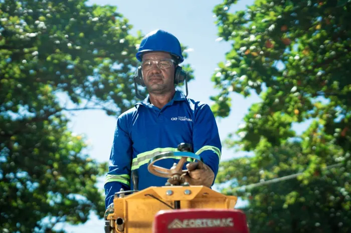 Trechos da avenida Joaquim Ribeiro em Teresina recebem obras de esgotamento sanitário 