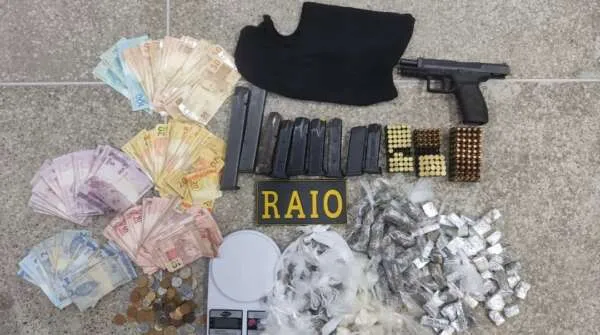 Suspeito é preso com arma de fogo, drogas e munições no bairro Granja Portugal