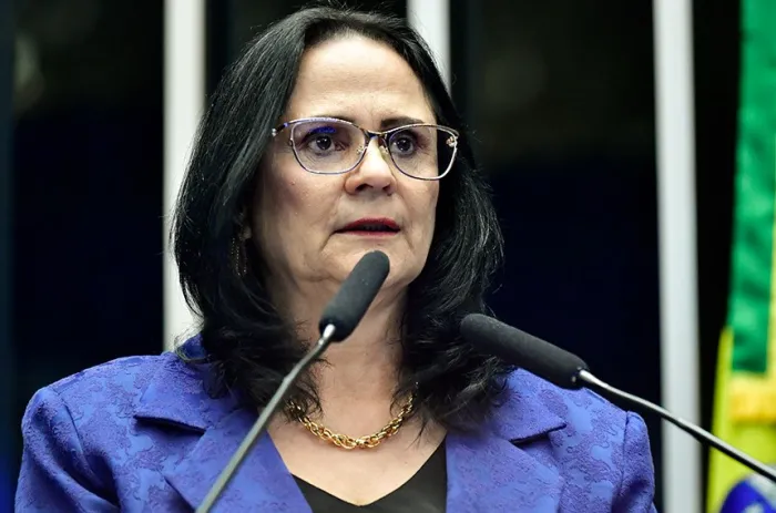 Damares diz que Igreja do Evangelho Quadrangular é vítima de perseguição