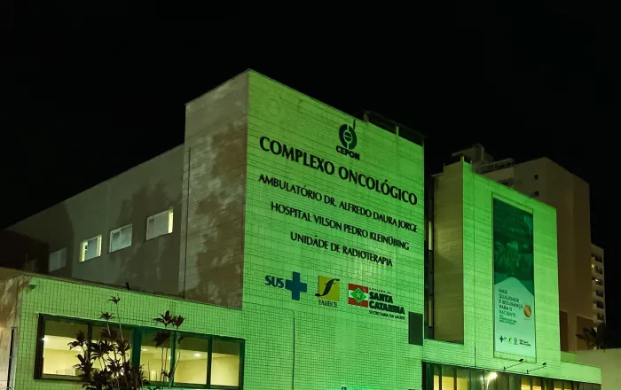 Julho Verde: CEPON realiza ações de orientação sobre sinais de alerta e prevenção do câncer de cabeça e pescoço
