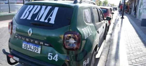 Trio suspeito de crime ambiental é detido pela PMCE; pássaros silvestres são resgatados em feira