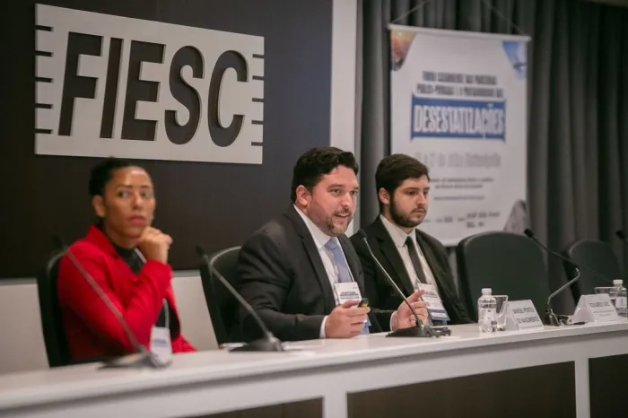 Secretário da Administração apresenta projeto de concessão dos serviços de abastecimento e esgotamento do Piauí em evento em Florianópolis