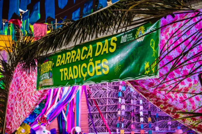Correio elegante e sebo são atrativos da Barraca das Tradições durante o Arraial Cultural