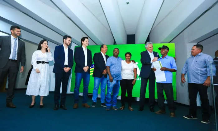 Famílias do nordeste de Goiás recebem títulos definitivos de domínio de terra