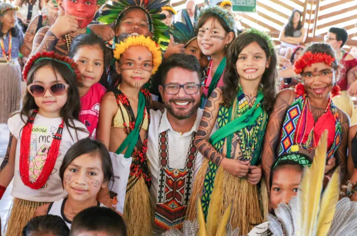 Governador Gladson Cameli prestigia segundo dia do Festival Puyanawa e destaca importância de valorizar a cultura indígena