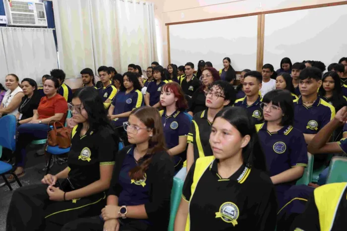 Alunos da Escola Estadual Roderick Castelo Branco recebem capacitação cidadã do projeto “Aluno Ouvidor’’