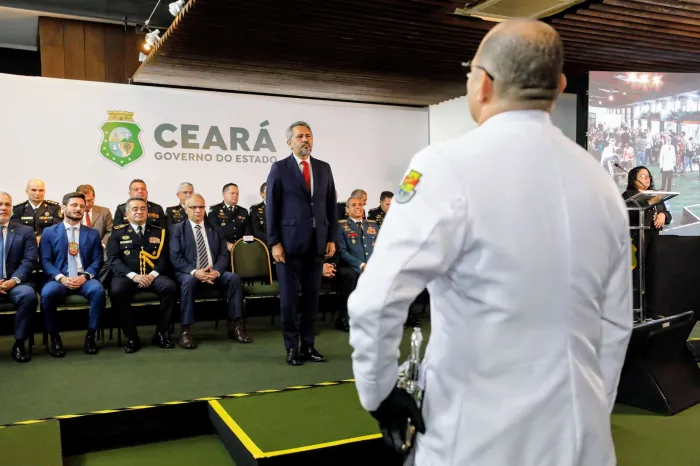 Governador Elmano de Freitas promove 12 oficiais a coronéis da Polícia Militar