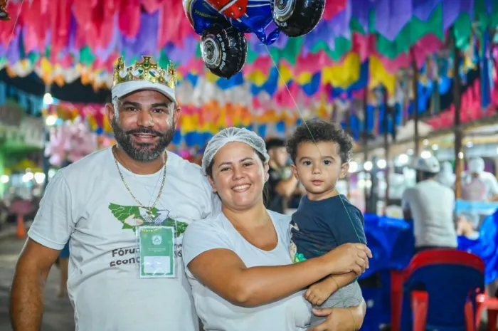 Noite dos Folguedos é sucesso com canções populares e diversidade de pratos tradicionais e brinquedos, no Arraial Cultural