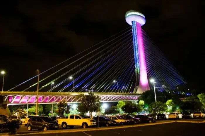 Uespi completa 38 anos e terá iluminação especial na Ponte Estaiada de Teresina