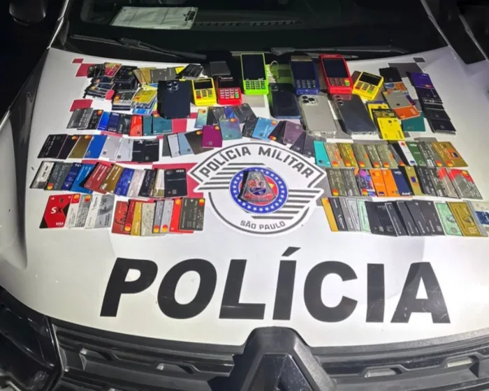 Trio é preso com mais de 160 cartões perto do estádio do Morumbi
