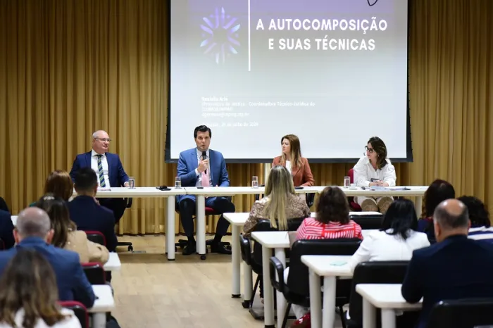 Curso debate o tratamento de conflitos por meio da autocomposição