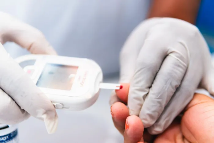 Governo beneficia população do São Cristóvão com consultas médicas e testes rápidos