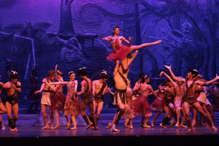 Basileu França conquista tricampeonato em um dos maiores festivais de dança do mundo