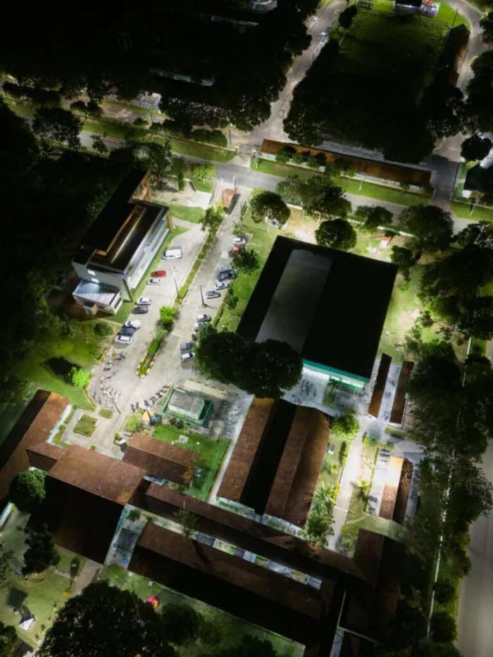 Governo do Amazonas implanta luz de LED no Campus da UEA, em Parintins