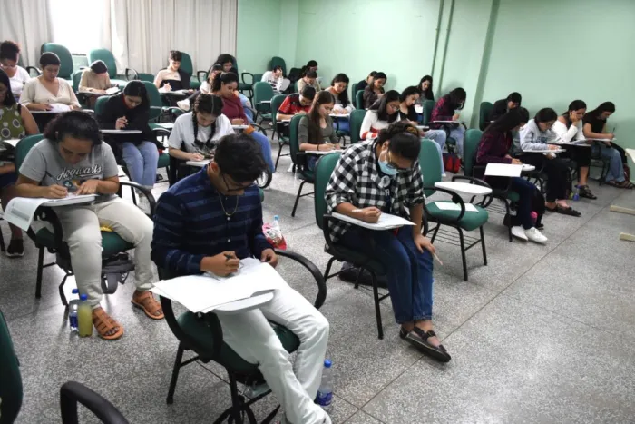 Prazo para solicitar isenção das taxas de inscrição do Vestibular e SIS da UEA termina nesta sexta-feira