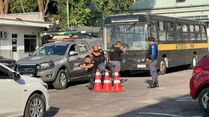 Policiais militares participam de treinamento para infiltrações em áreas de alto risco e reações à emboscadas