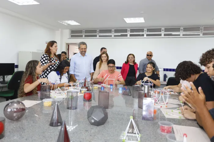 Nova sede da EEMTI José Bezerra de Menezes amplia aprendizado e sonhos de jovens em Fortaleza