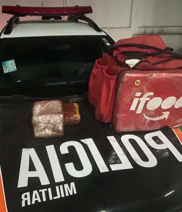 PMCE apreende drogas em mochila de aplicativo de entrega na Capital