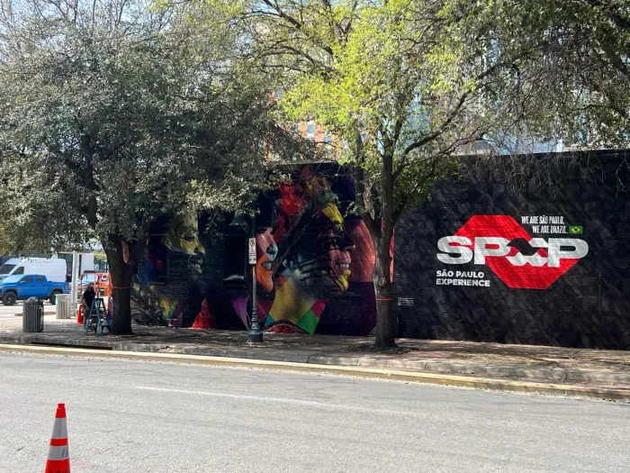 Com arte da fachada assinada pelo artista Eduardo Kobra, a Casa São Paulo ocupou uma área de 1 mil m² em frente ao hangar principal do SXSW