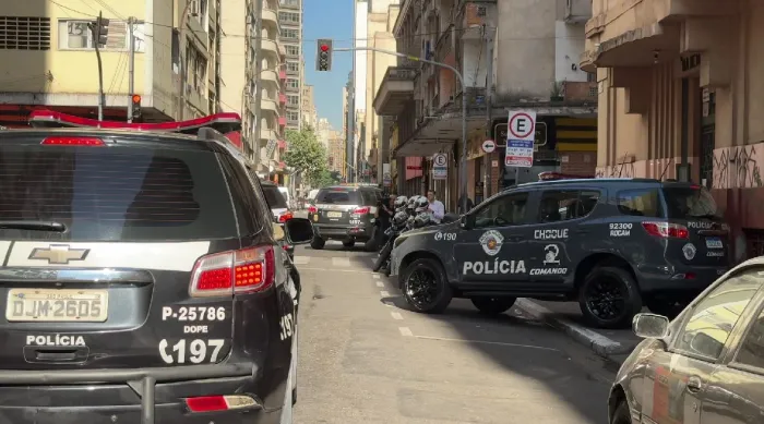 Polícias Civil e Militar do Estado contaram com um efetivo de mais de 1,2 mil agentes na operação, com o apoio de 377 viaturas, duas aeronaves e 30 cães farejadores