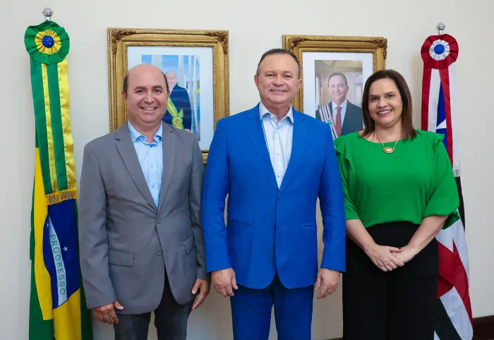 - Governador entre Robson Paz e Joslene Rodrigues (Foto: Gilson Teixeira)