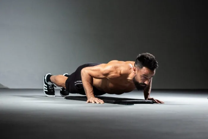 Especialista fitness explica método para definir abdômen