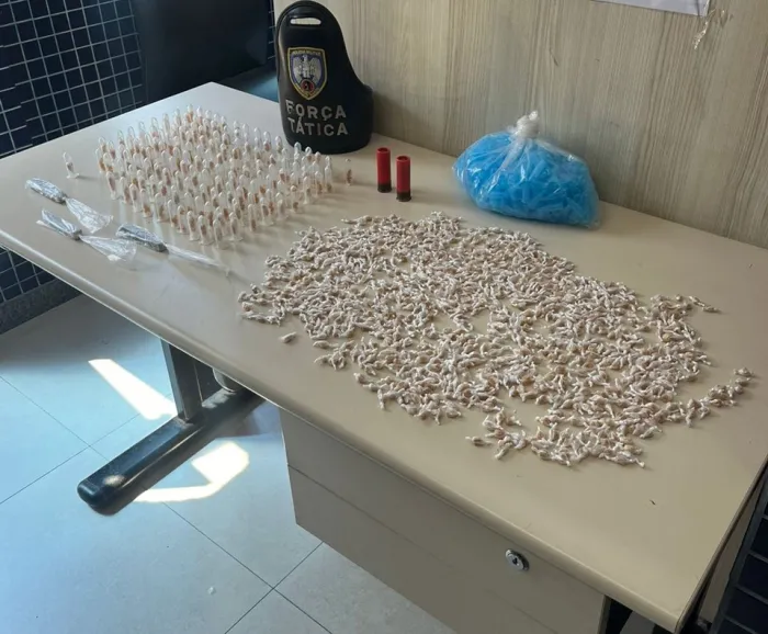 PM apreende drogas e arma em Vila Velha