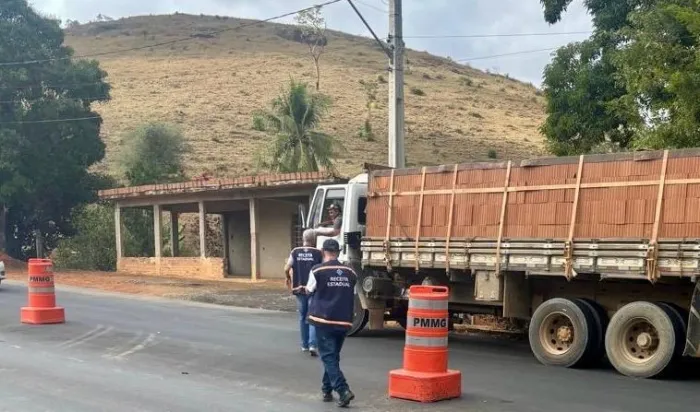 Sefaz fiscaliza transporte de mercadorias em Barra de São Francisco