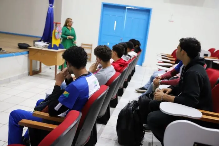 Núcleo de Matemática oferta oficina de redação para os alunos da Escola Sebastião Pedrosa