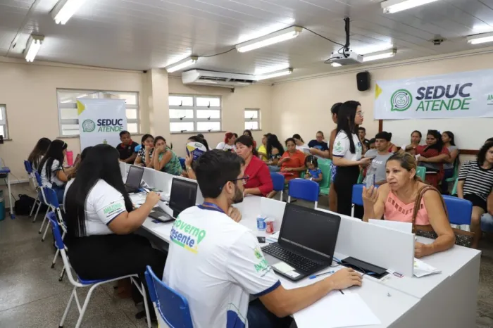 Secretaria de Educação leva comissões e Nise para atendimento ao público no Governo Presente