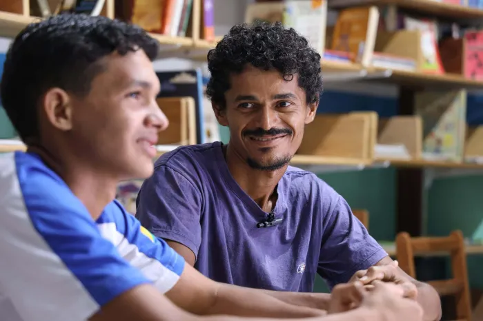 No Dia dos Pais, conheça a história do homem que encontrou inspiração no filho para voltar a estudar