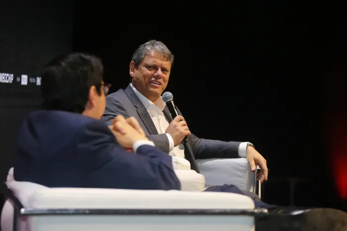 Governador Tarcísio de Freitas detalhou as iniciativas que o Governo de São Paulo tem aplicado para impulsionar o desenvolvimento do estado durante painel do Warren Institutional Day