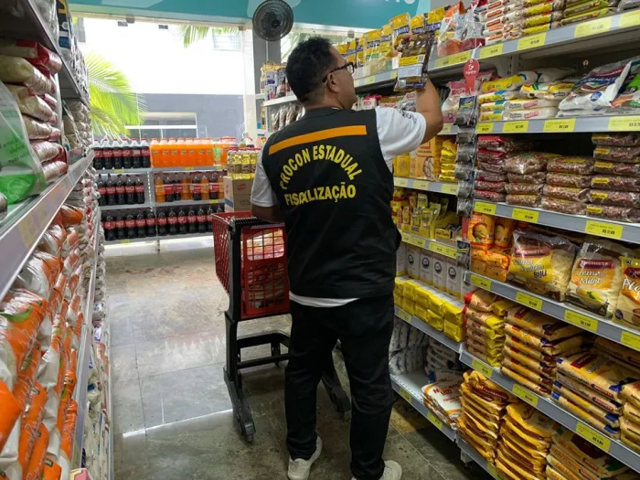 Procon-ES apreende mais de 90 quilos de produtos impróprios ao consumo no sul do Estado