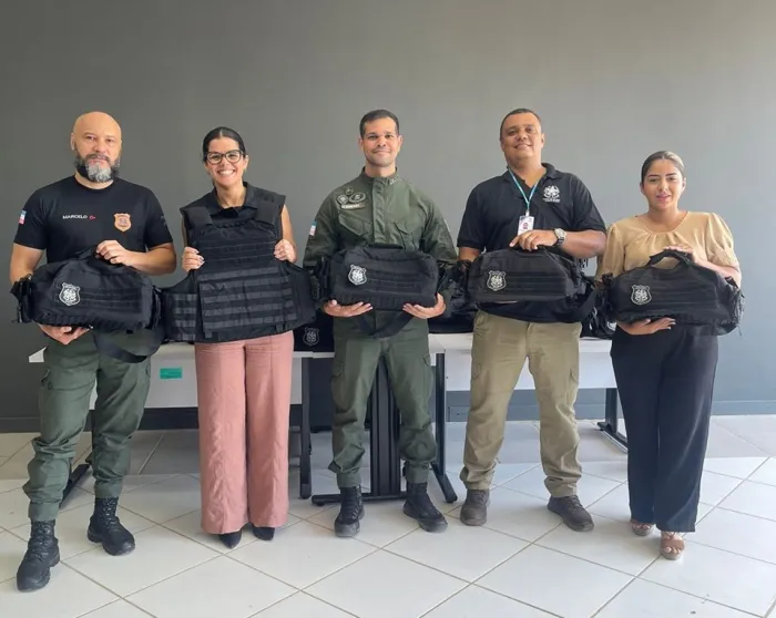 Sistema prisional produz bolsas customizadas com capas táticas