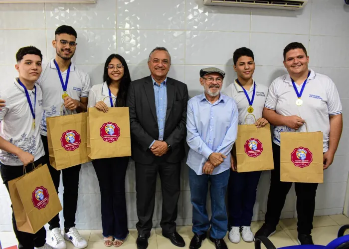 Em cerimônia de premiação, SEE e SEFAZ entregam iPhones a estudantes destaque em concurso de redação sobre Educação Fiscal