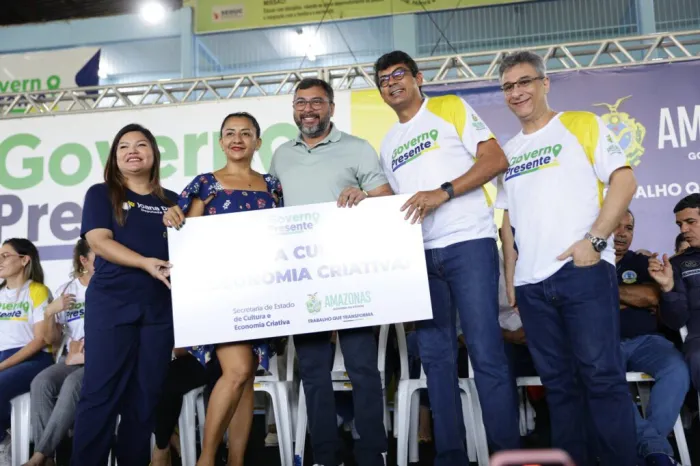 Governo Presente: Atividades artísticas e Feira de Economia Criativa são levadas ao bairro de Petrópolis