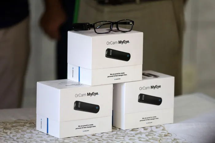 Governo do Estado entrega óculos inteligentes ao Instituto Luiz Braille