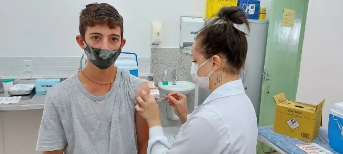 SMS aos pais: média de doses aplicadas por dia de vacina da dengue aumentou em 26% nas últimas duas semanas
