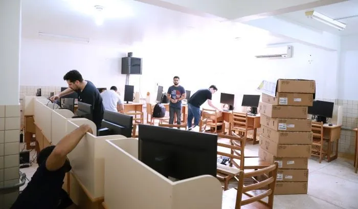 Educação realiza montagem de laboratório de informática no Colégio Estadual Barão do Rio Branco