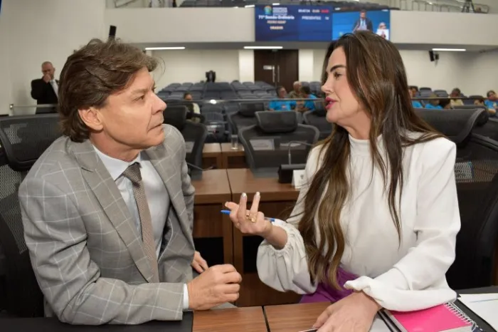 Deputados Paulo Duarte e Mara Caseiro comemoram a decisão de Ação Direta de Constitucionalidade a favor da ALEMS