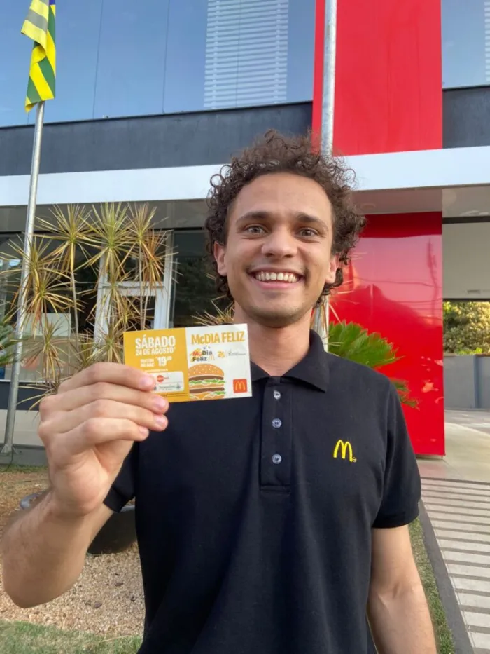 Tickets adquiridos com antecedência garantem participação no McDia Feliz (Foto: Monique Arruda)