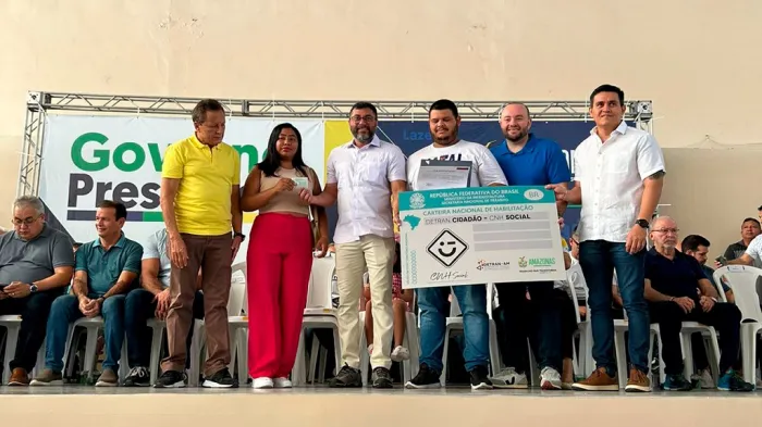 Governo Presente: Detran-AM entrega 50 CNHs Sociais e 54 certificados de conclusão de cursos