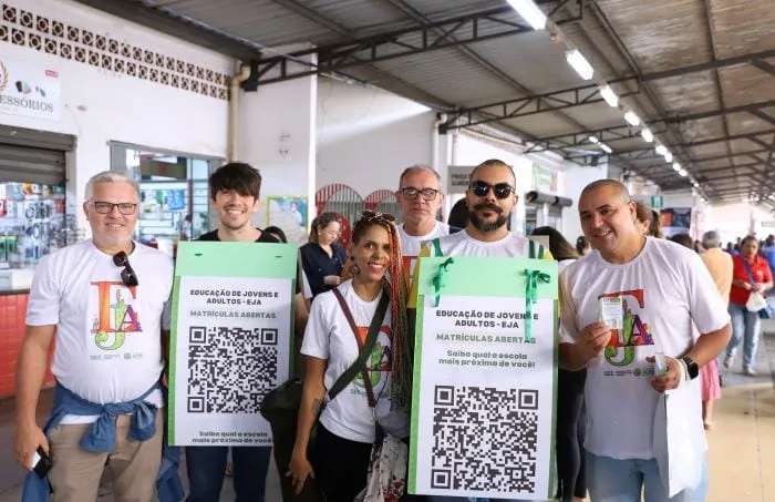 Educação de Jovens e Adultos realiza ação para matrícula de alunos no Terminal Urbano de Rio Branco