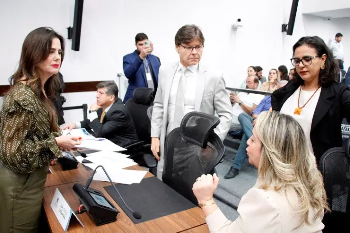 Sessões são transmitidas ao vivo pelos canais oficiais da Casa de Leis