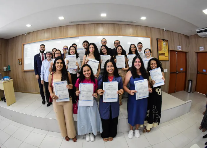 Desafio Nota 1000: Estudantes da Rede Estadual recebem certificados de conclusão do Curso de Português do Zarinha
